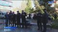 Проводить Интизар Мамутаеву в последний путь во дворе дома собрались родные и близкие, коллеги, друзья, депутаты Народного Собрания и общественные деятели