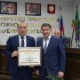 Джамбулат Салавов вручил представителям транспортной отрасли почетные грамоты города Махачкалы за добросовестный труд, активное сотрудничество с администрацией столицы