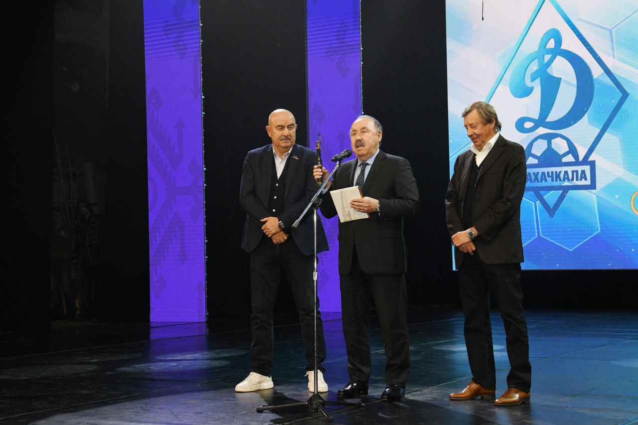 Заур Аскендеров принял участие в торжественном вечере, приуроченном к юбилею заслуженного тренера России Гаджи Гаджиева Заур Аскендеров принял участие в торжественном вечере, приуроченном к юбилею заслуженного тренера России Гаджи Гаджиева