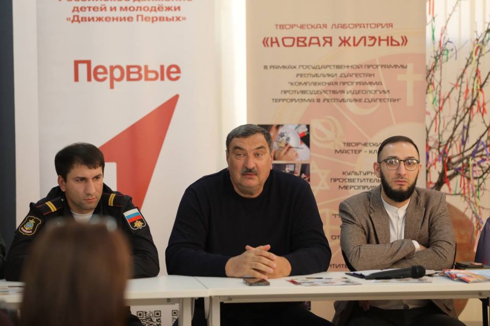          ,      ī        ...