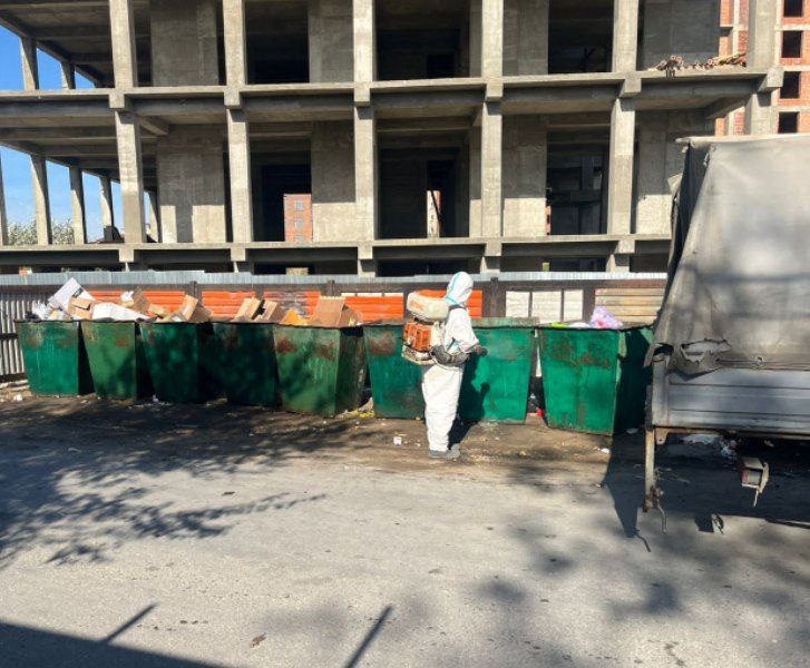 Плановая дезинфекция контейнерных площадок в Махачкале Плановая дезинфекция контейнерных площадок в Махачкале