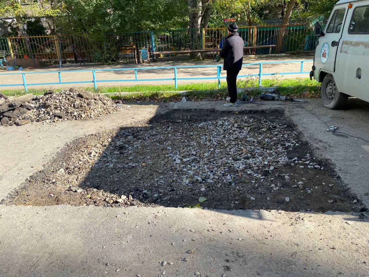 Специалисты МБУ «Благоустройство» продолжают работы по улучшению городской инфраструктуры