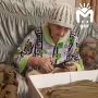 92-летняя бабушка из Кизляра шьёт одежду и вяжет маскировочные сети нашим парням на спецоперации