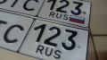 Штраф в 500 грозит водителям, которые ездят с выданными с 2025 года автомобильными номерами без флага России
