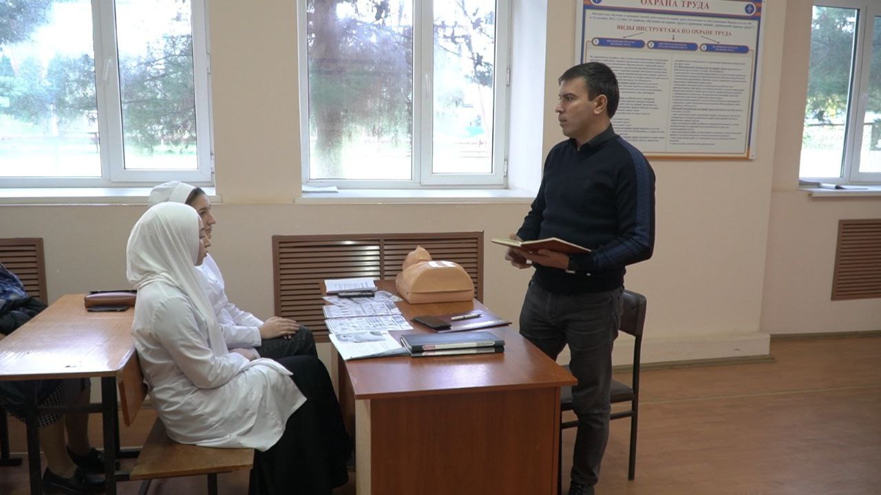 В Каспийске продолжаются мероприятия по повышению квалификации специалистов в области оказания первой помощи, проводимые в соответствии с распоряжением Правительства Республики Дагестан от 11.11.2024 г. №503-р. 28 октября...