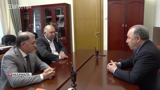 В парламенте Дагестана прошла встреча вице-спикера парламента Камила Давдиева и известного тренера, общественно-политического деятеля Валерия Газзаева