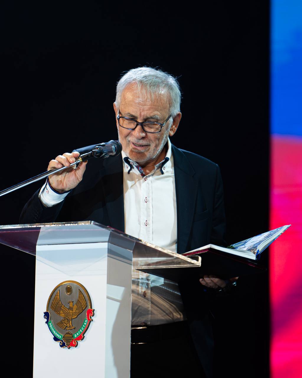 В Русском театре в Махачкале состоялся торжественный вечер в честь заслуженного тренера России, президента «Динамо» Махачкала Гаджи Гаджиева, который сегодня отметил 80-летний юбилей В Русском театре в Махачкале состоялся торжественный вечер в честь заслуженного тренера России, президента «Динамо» Махачкала Гаджи Гаджиева, который сегодня отметил 80-летний юбилей