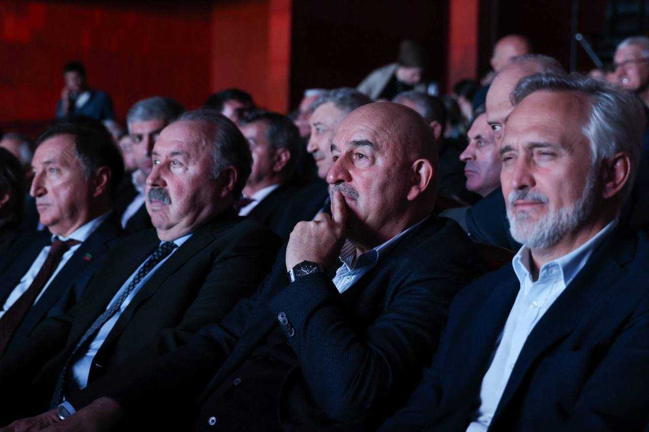 Легендарный футбольный тренер Гаджи Гаджиев отпраздновал 80-летний юбилей Легендарный футбольный тренер Гаджи Гаджиев отпраздновал 80-летний юбилей