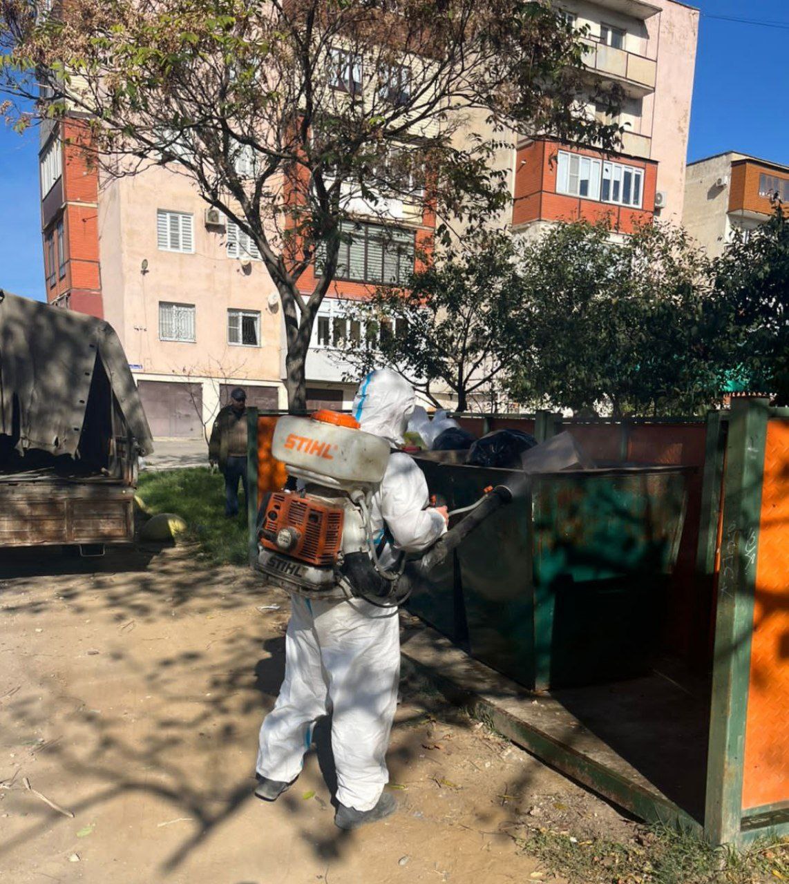 Плановая дезинфекция контейнерных площадок в Махачкале Плановая дезинфекция контейнерных площадок в Махачкале