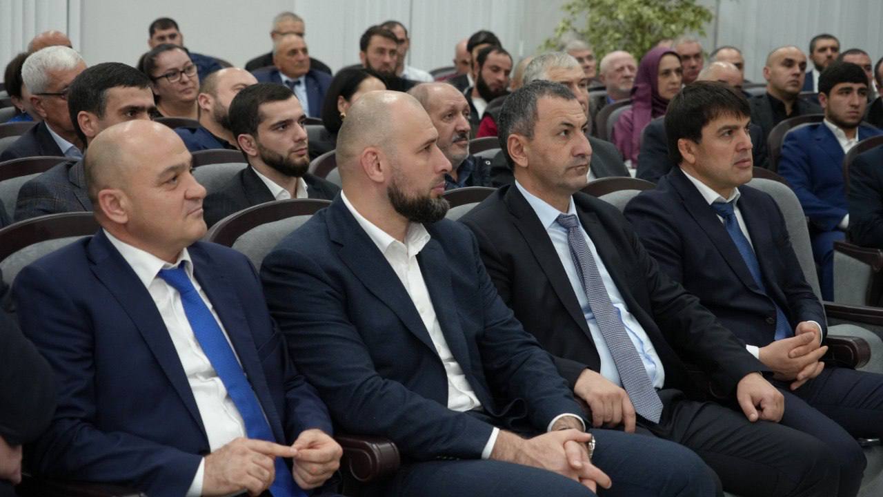 В Министерстве транспорта и дорожного хозяйства Республики Дагестан состоялось торжественное мероприятие, посвящённое Дню работников дорожного хозяйства и Дню работников автомобильного и городского пассажирского транспорта В Министерстве транспорта и дорожного хозяйства Республики Дагестан состоялось торжественное мероприятие, посвящённое Дню работников дорожного хозяйства и Дню работников автомобильного и городского пассажирского транспорта