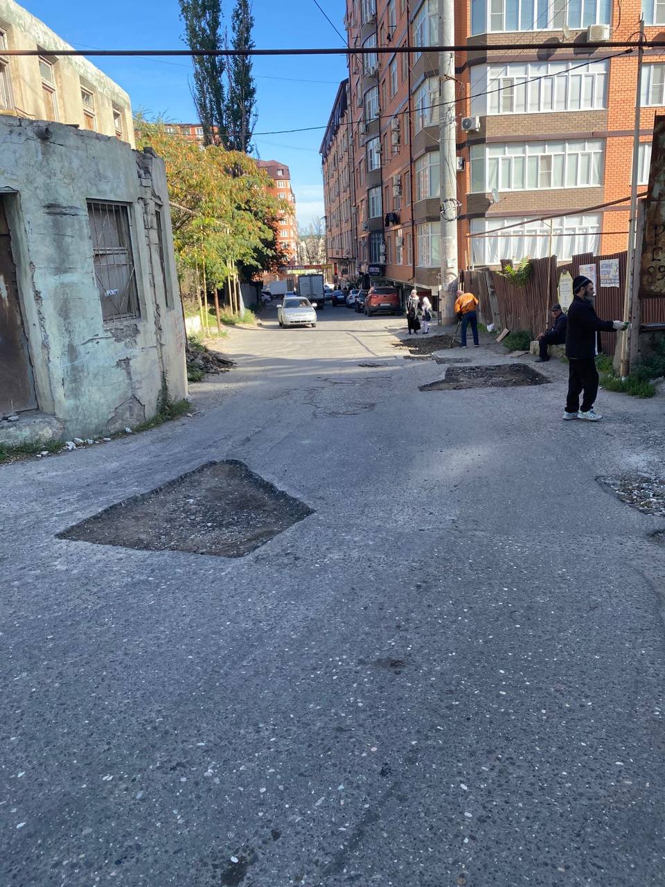 Специалисты МБУ «Благоустройство» продолжают работы по улучшению городской инфраструктуры Специалисты МБУ «Благоустройство» продолжают работы по улучшению городской инфраструктуры