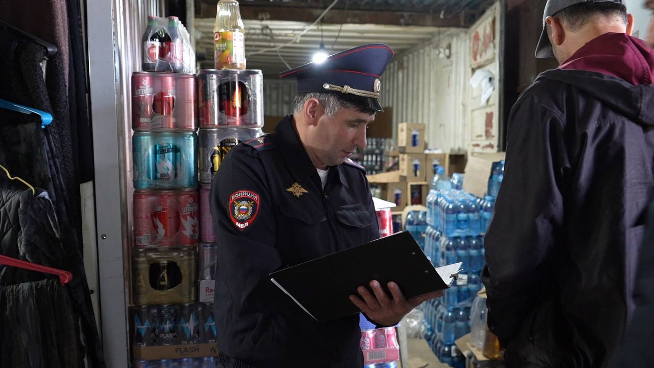 В Махачкале продолжаются проверки на Цумадинском рынке в рамках борьбы с незаконной предпринимательской деятельностью В Махачкале продолжаются проверки на Цумадинском рынке в рамках борьбы с незаконной предпринимательской деятельностью