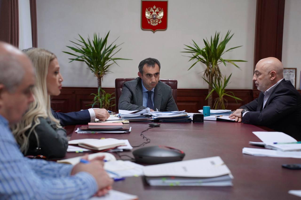 Старт рабочей неделе дан!. Под руководством Заура Эминова в Минимуществе прошла еженедельная планёрка, на которой обсудили актуальные вопросы деятельности ведомства и наметили планы на ближайшее время