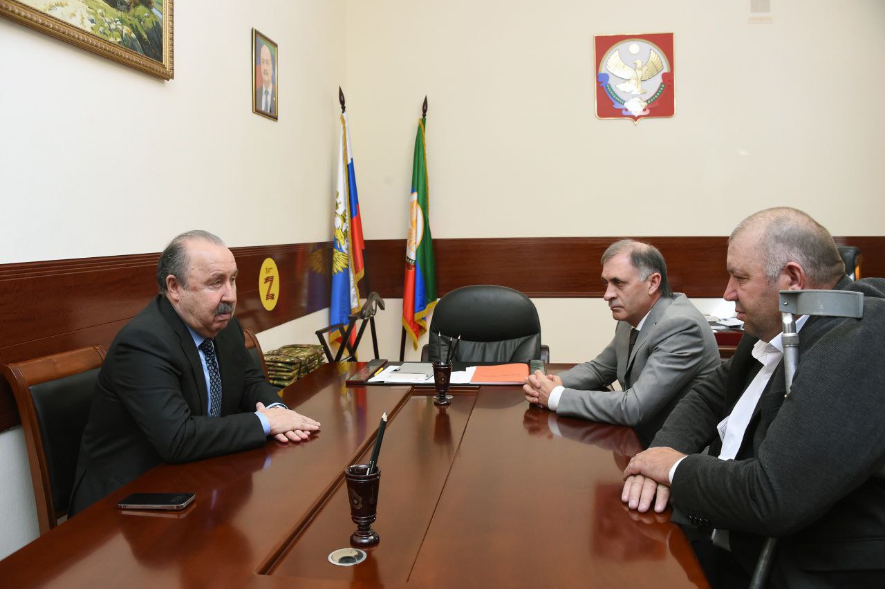 Состоялась встреча Заместителя Председателя НС РД Камила Давдиева с государственным и политическим деятелем, заслуженным тренером России, эксдепутатом Государственной Думы, являвшемся также членом Центрального совета партии... Состоялась встреча Заместителя Председателя НС РД Камила Давдиева с государственным и политическим деятелем, заслуженным тренером России, эксдепутатом Государственной Думы, являвшемся также членом Центрального совета партии...