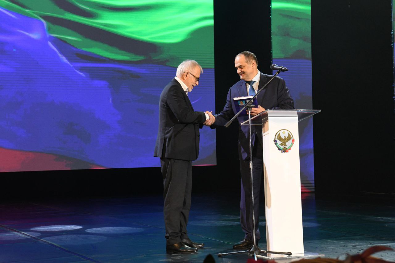 Заур Аскендеров принял участие в торжественном вечере, приуроченном к юбилею заслуженного тренера России Гаджи Гаджиева Заур Аскендеров принял участие в торжественном вечере, приуроченном к юбилею заслуженного тренера России Гаджи Гаджиева