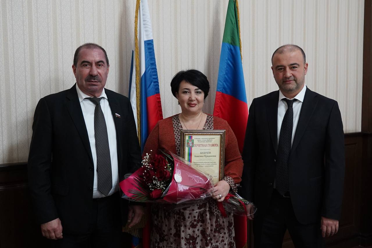 За вклад в социально-экономическое развитие городского округа «город Дербент», в обеспечение общественной безопасности на территории города в самые сложные годы и в связи с 70-летним юбилеем знаком отличия «За заслуги перед... За вклад в социально-экономическое развитие городского округа «город Дербент», в обеспечение общественной безопасности на территории города в самые сложные годы и в связи с 70-летним юбилеем знаком отличия «За заслуги перед...