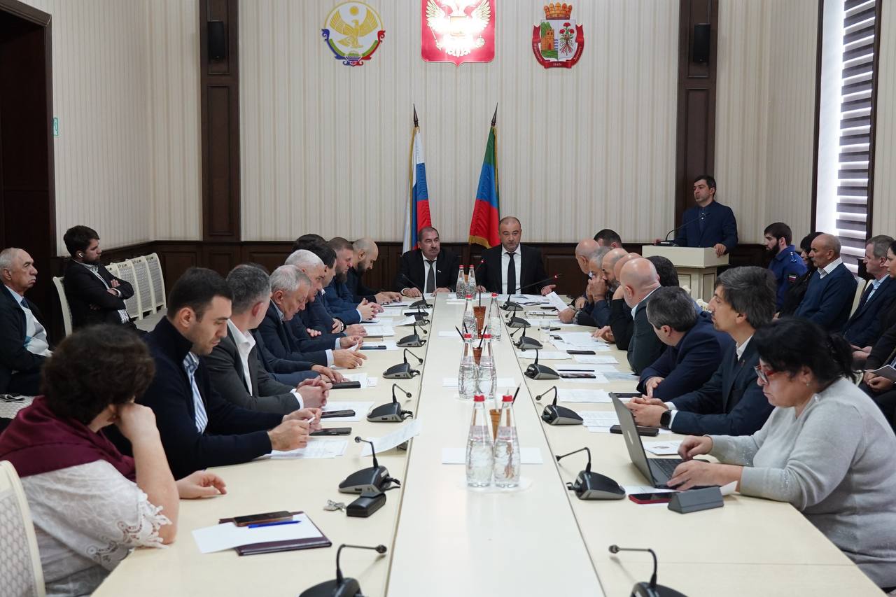 Сегодня, 29 октября, в конференц-зале администрации города состоялось 19-е заседание Собрания депутатов городского округа «город Дербент» седьмого созыва, в работе которого приняли участие: глава Дербента Ханлар Пашабеков...