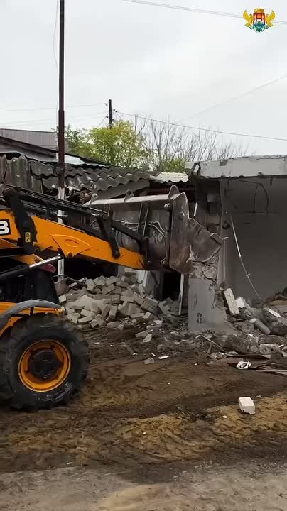 В данный момент идет снос самовольных капитальных строений на муниципальной земле по ул. Астемирова