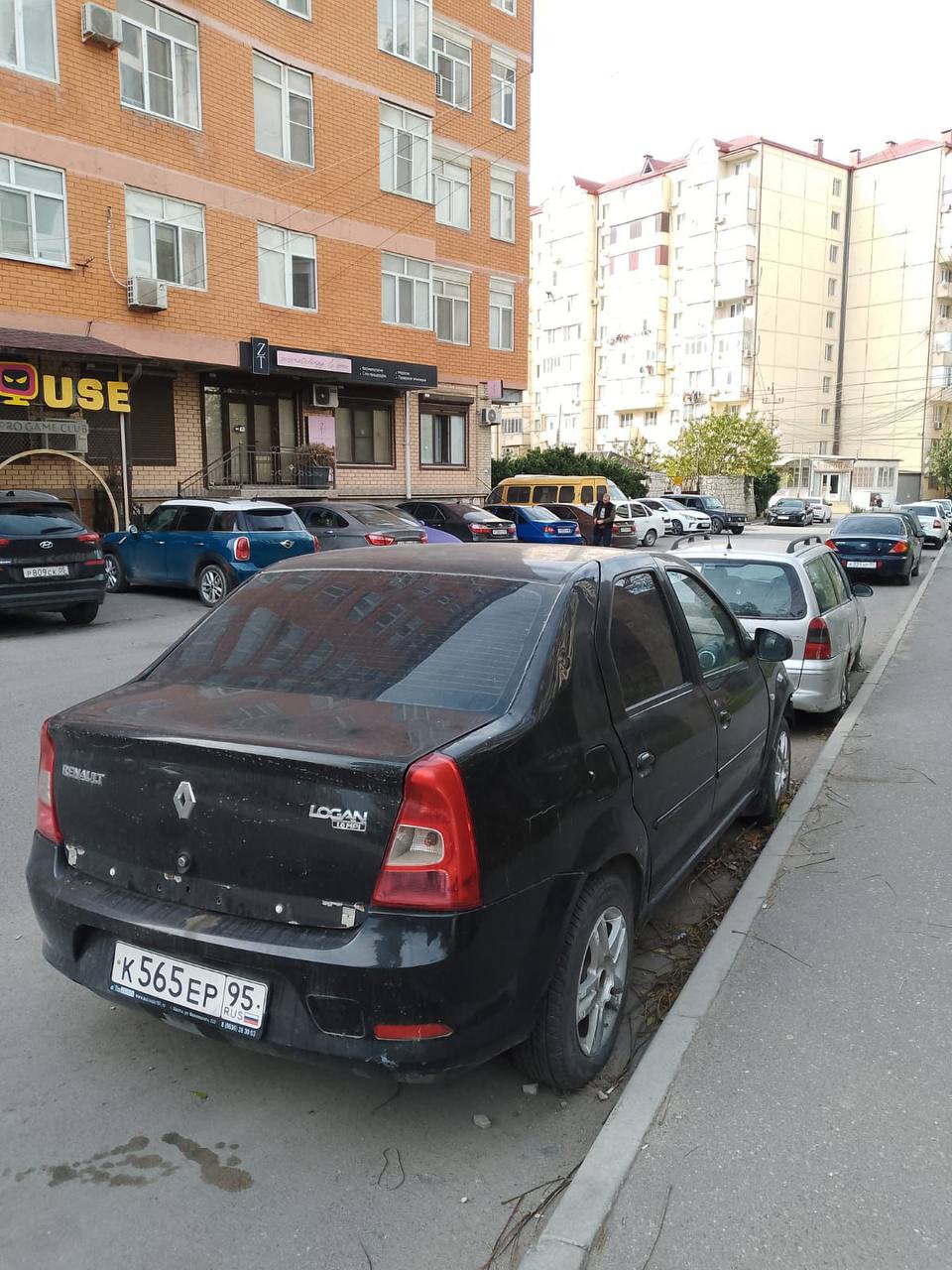 В Махачкале продолжается активная работа по эвакуации брошенных и разукомплектованных автомобилей В Махачкале продолжается активная работа по эвакуации брошенных и разукомплектованных автомобилей