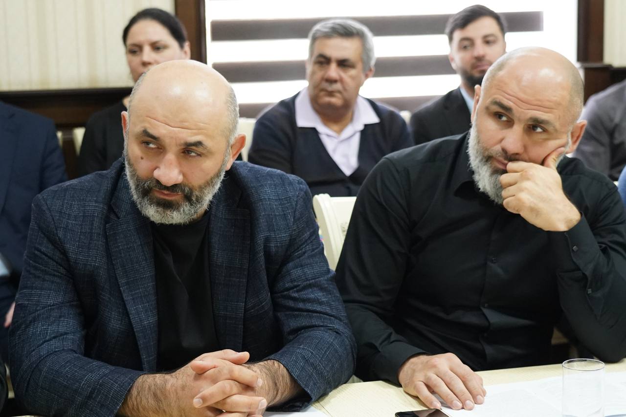 Сегодня, 29 октября, в конференц-зале администрации города состоялось 19-е заседание Собрания депутатов городского округа «город Дербент» седьмого созыва, в работе которого приняли участие: глава Дербента Ханлар Пашабеков... Сегодня, 29 октября, в конференц-зале администрации города состоялось 19-е заседание Собрания депутатов городского округа «город Дербент» седьмого созыва, в работе которого приняли участие: глава Дербента Ханлар Пашабеков...