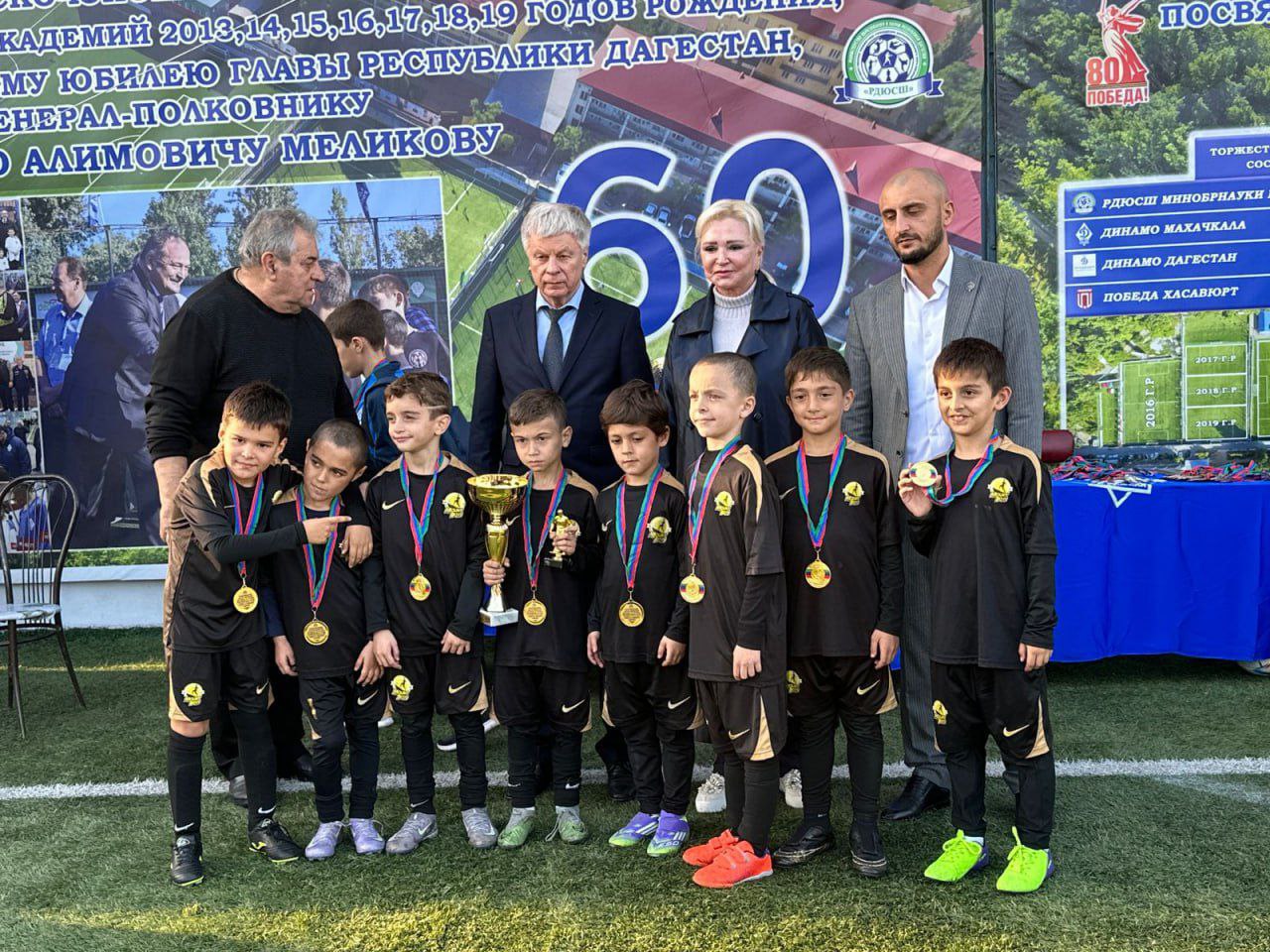 Председатель комитета НС РД Елена Павлюченко приняла участие в открытии Республиканского детско-юношеского фестиваля футбола, посвященного 80-летию Гаджи Гаджиева Председатель комитета НС РД Елена Павлюченко приняла участие в открытии Республиканского детско-юношеского фестиваля футбола, посвященного 80-летию Гаджи Гаджиева