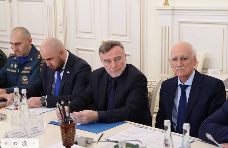 Под председательством Главы Республики Сергея Меликова состоялось заседание Республиканской призывной комиссии и Оперативного штаба РД. В работе заседания принял участие Председатель Народного Собрания РД Заур Аскендеров Под председательством Главы Республики Сергея Меликова состоялось заседание Республиканской призывной комиссии и Оперативного штаба РД. В работе заседания принял участие Председатель Народного Собрания РД Заур Аскендеров