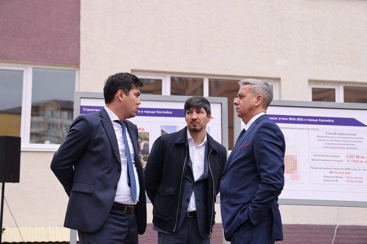 В городе Каспийск жители домов признанных аварийными получили ключи от новых квартир В городе Каспийск жители домов признанных аварийными получили ключи от новых квартир