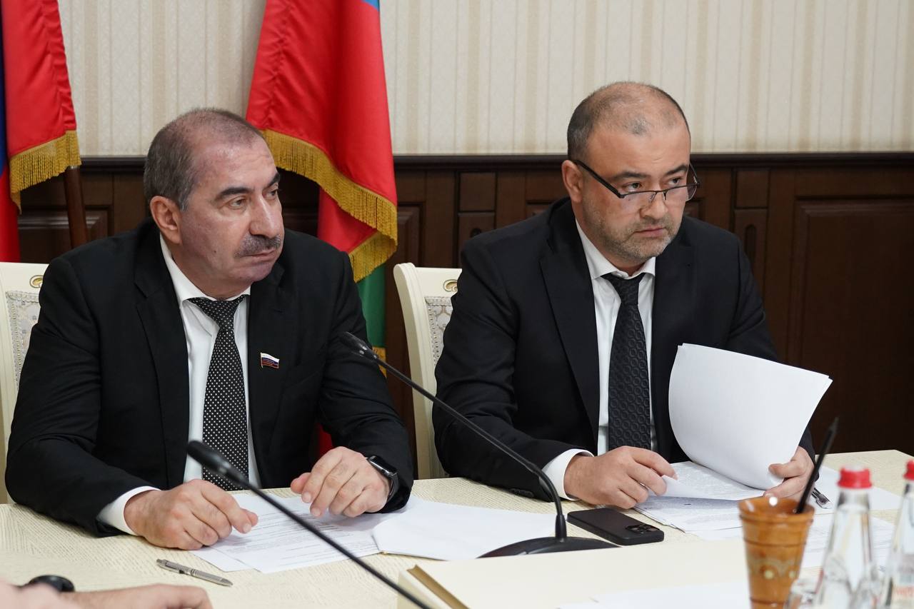 Сегодня, 29 октября, в конференц-зале администрации города состоялось 19-е заседание Собрания депутатов городского округа «город Дербент» седьмого созыва, в работе которого приняли участие: глава Дербента Ханлар Пашабеков... Сегодня, 29 октября, в конференц-зале администрации города состоялось 19-е заседание Собрания депутатов городского округа «город Дербент» седьмого созыва, в работе которого приняли участие: глава Дербента Ханлар Пашабеков...