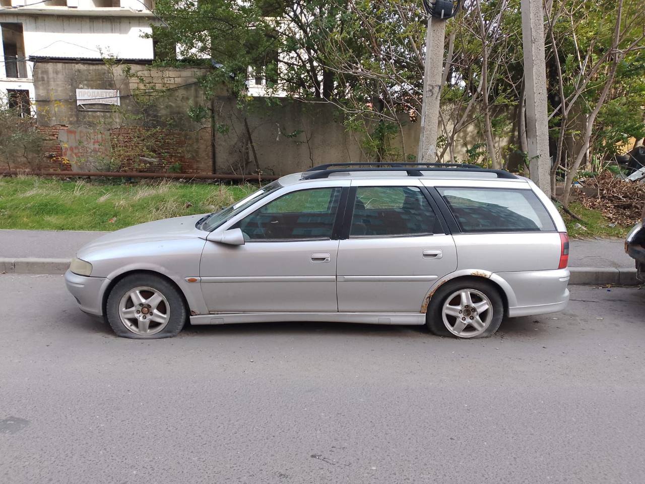 В Махачкале продолжается активная работа по эвакуации брошенных и разукомплектованных автомобилей