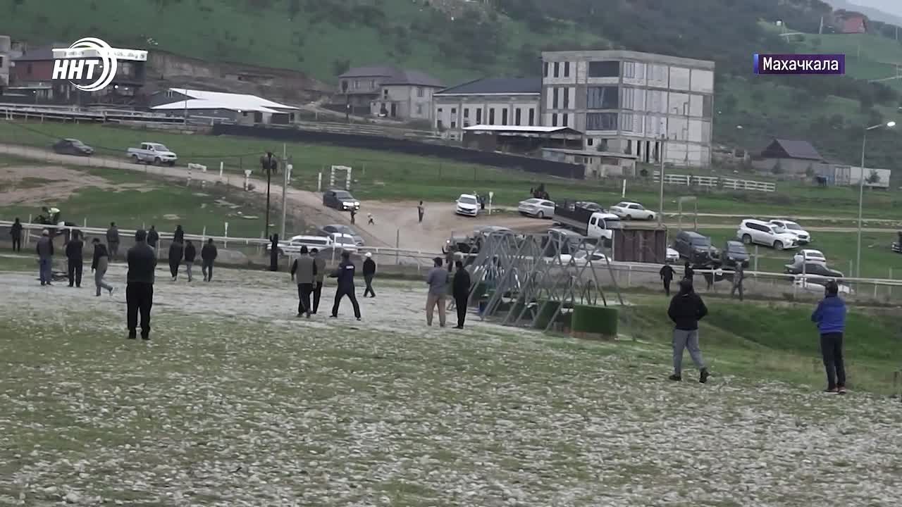 ЗАКРЫТИЕ СКАКОВОГО СЕЗОНА. Финал скакового сезона собрал десятки зрителей и участников