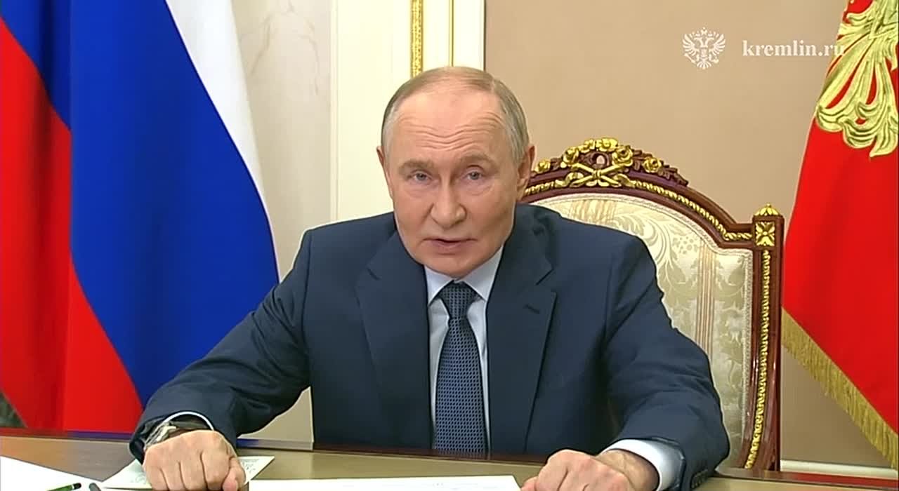 Путин призвал россиян чаще есть рыбу для долголетия