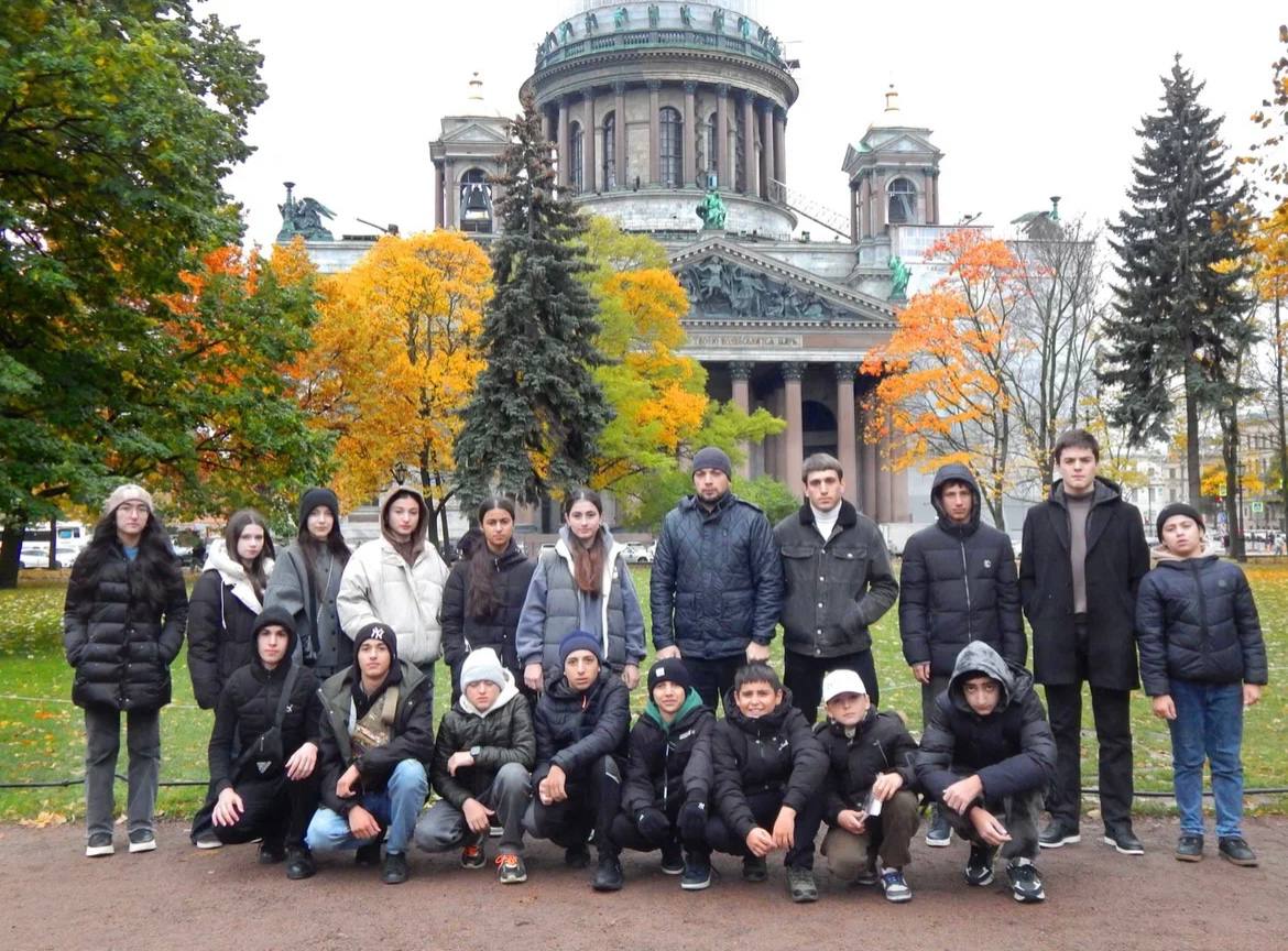 Школьники и студенты Дагестана посетили места боевой славы в Санкт-Петербурге Школьники и студенты Дагестана посетили места боевой славы в Санкт-Петербурге
