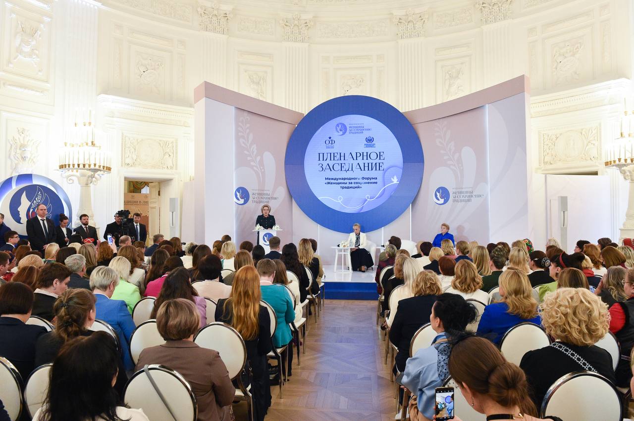 Эмилия Шахабутиновна: Фоторепортаж: Первый Международный форум «Женщины за сохранение традиций», организованный Советом ЕЖФ при Совете Федерации РФ и Национальным центром исторической памяти при Президенте РФ, 28–29 октября... Эмилия Шахабутиновна: Фоторепортаж: Первый Международный форум «Женщины за сохранение традиций», организованный Советом ЕЖФ при Совете Федерации РФ и Национальным центром исторической памяти при Президенте РФ, 28–29 октября...