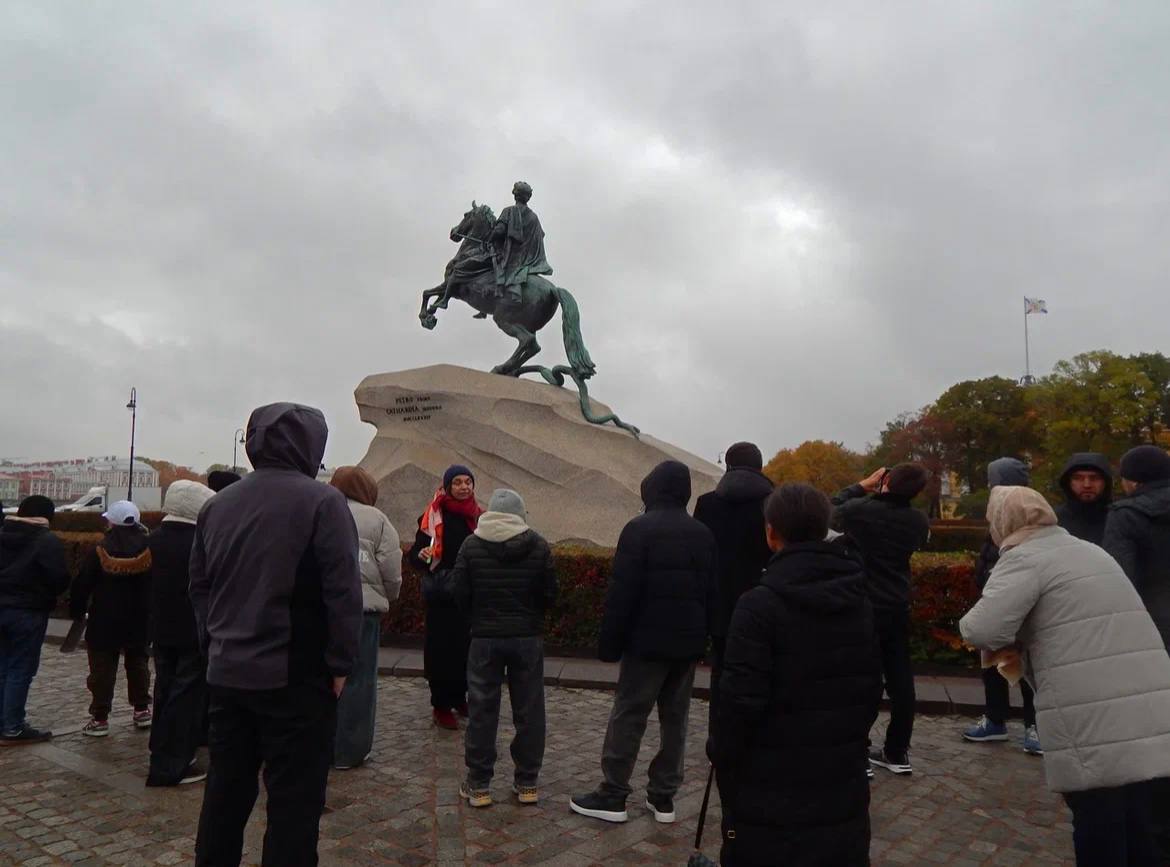Школьники и студенты Дагестана посетили места боевой славы в Санкт-Петербурге Школьники и студенты Дагестана посетили места боевой славы в Санкт-Петербурге