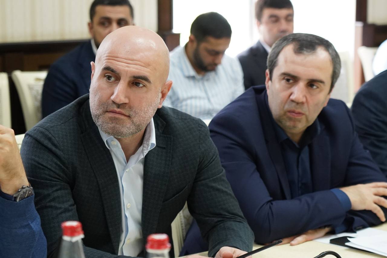 Сегодня, 29 октября, в конференц-зале администрации города состоялось 19-е заседание Собрания депутатов городского округа «город Дербент» седьмого созыва, в работе которого приняли участие: глава Дербента Ханлар Пашабеков... Сегодня, 29 октября, в конференц-зале администрации города состоялось 19-е заседание Собрания депутатов городского округа «город Дербент» седьмого созыва, в работе которого приняли участие: глава Дербента Ханлар Пашабеков...