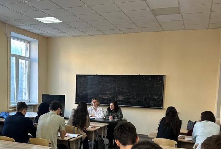 В преддверии Дня народного единства сотрудники Управления  по законодательству и нормотворческой деятельности провели лекцию со студентами Юридического института ДГУ В преддверии Дня народного единства сотрудники Управления  по законодательству и нормотворческой деятельности провели лекцию со студентами Юридического института ДГУ