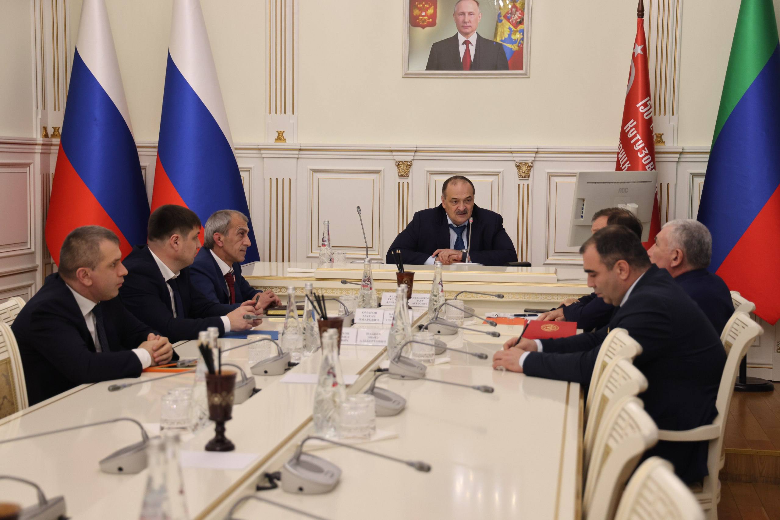 Развитие промышленности, прямая линия главы Дагестана, борьба с коррупцией, поддержка участников СВО: Сергей Меликов озвучил задачи на ноябрь на совещании с руководителями органов власти