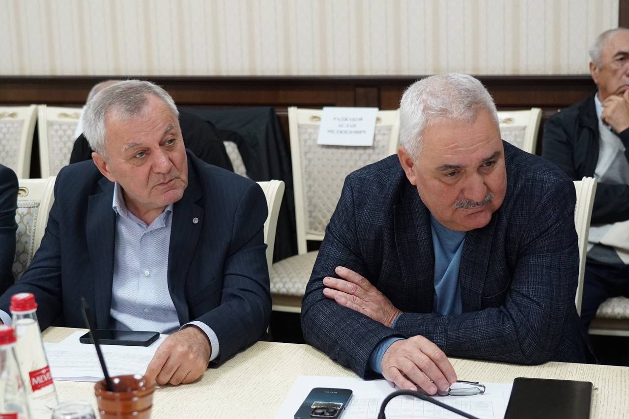 Сегодня, 29 октября, в конференц-зале администрации города состоялось 19-е заседание Собрания депутатов городского округа «город Дербент» седьмого созыва, в работе которого приняли участие: глава Дербента Ханлар Пашабеков... Сегодня, 29 октября, в конференц-зале администрации города состоялось 19-е заседание Собрания депутатов городского округа «город Дербент» седьмого созыва, в работе которого приняли участие: глава Дербента Ханлар Пашабеков...