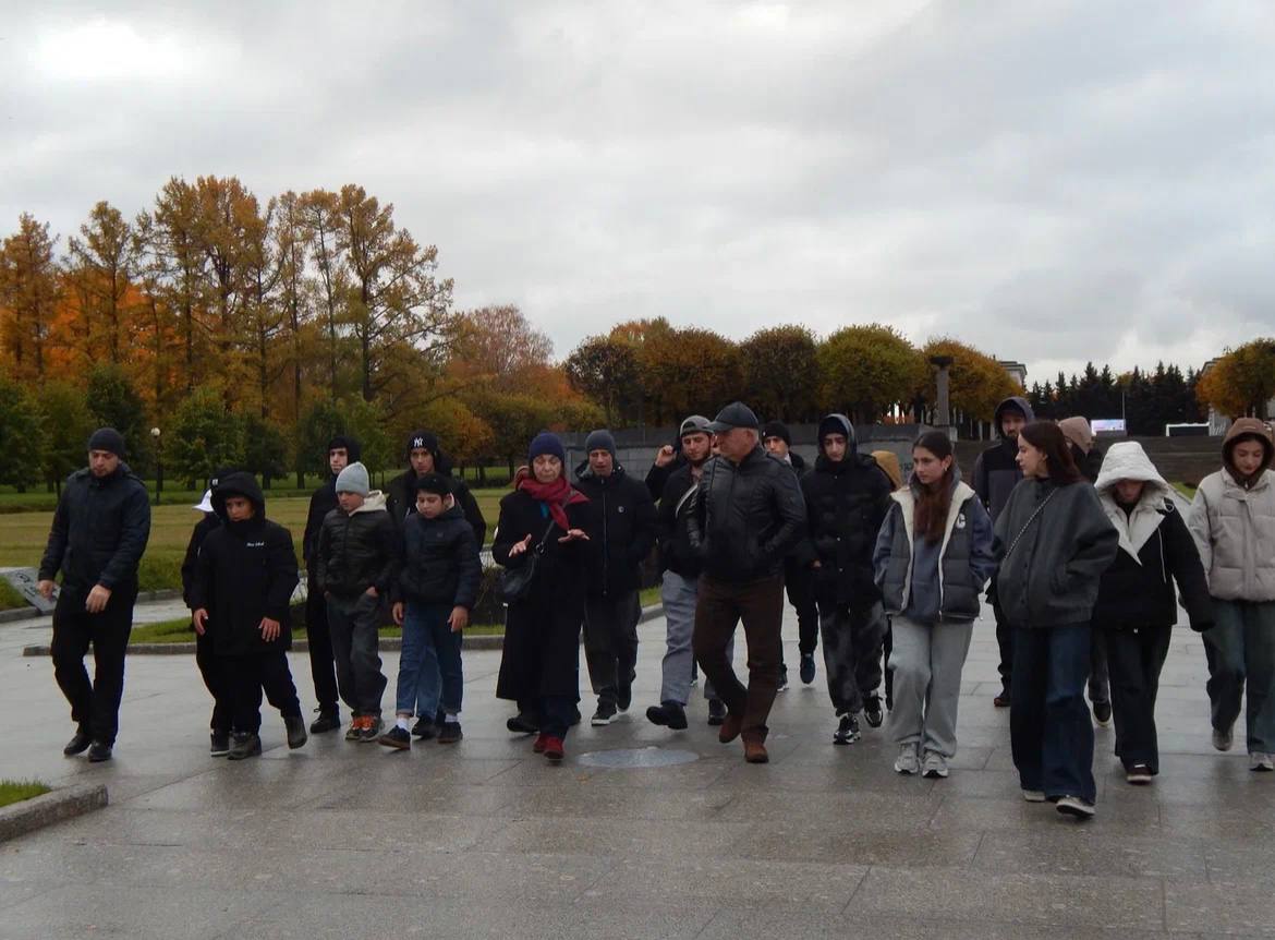 Школьники и студенты Дагестана посетили места боевой славы в Санкт-Петербурге Школьники и студенты Дагестана посетили места боевой славы в Санкт-Петербурге