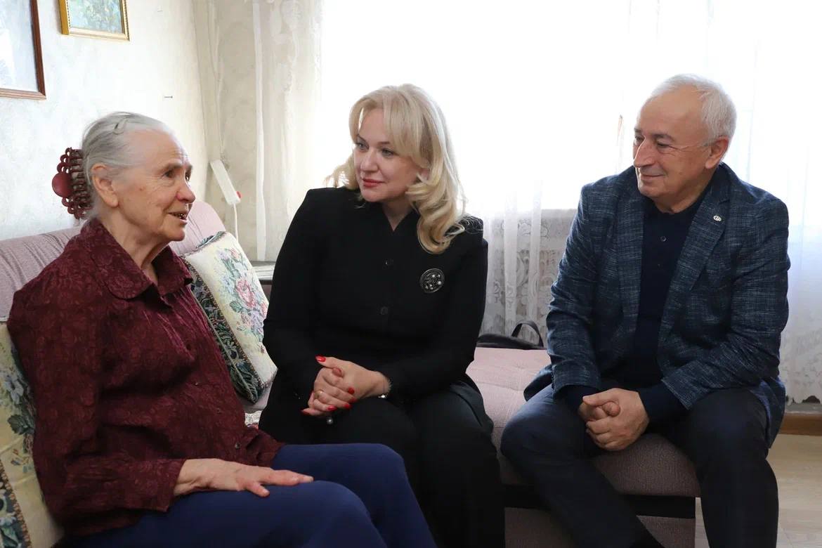 Сегодня свой славный юбилей отмечает народный художник Дагестана, заслуженный деятель искусств ДАССР, член Союза художников РФ, живописец, график и педагог Галина Васильевна Пшеницына Сегодня свой славный юбилей отмечает народный художник Дагестана, заслуженный деятель искусств ДАССР, член Союза художников РФ, живописец, график и педагог Галина Васильевна Пшеницына