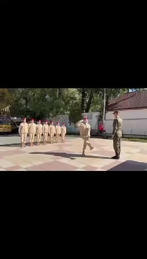 Сердечно поздравляем юнармейский отряд «Гимназия №12 им. Анвара Аджиева» с блестящей победой на Республиканском смотр-конкурсе знаменных групп «Равнение на флаг»!