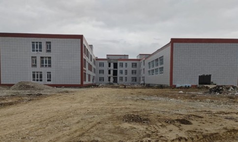 А из нашего окна. Школа новая видна