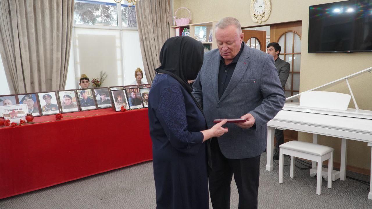 Борис Гонцов: В Центральной библиотеке ЦБС им. Ф. Алиевой, где расположен наш муниципальный Штаб по оказанию помощи семьям участников СВО #МЫВМЕСТЕ, я имел честь принять участие в важной церемонии Борис Гонцов: В Центральной библиотеке ЦБС им. Ф. Алиевой, где расположен наш муниципальный Штаб по оказанию помощи семьям участников СВО #МЫВМЕСТЕ, я имел честь принять участие в важной церемонии