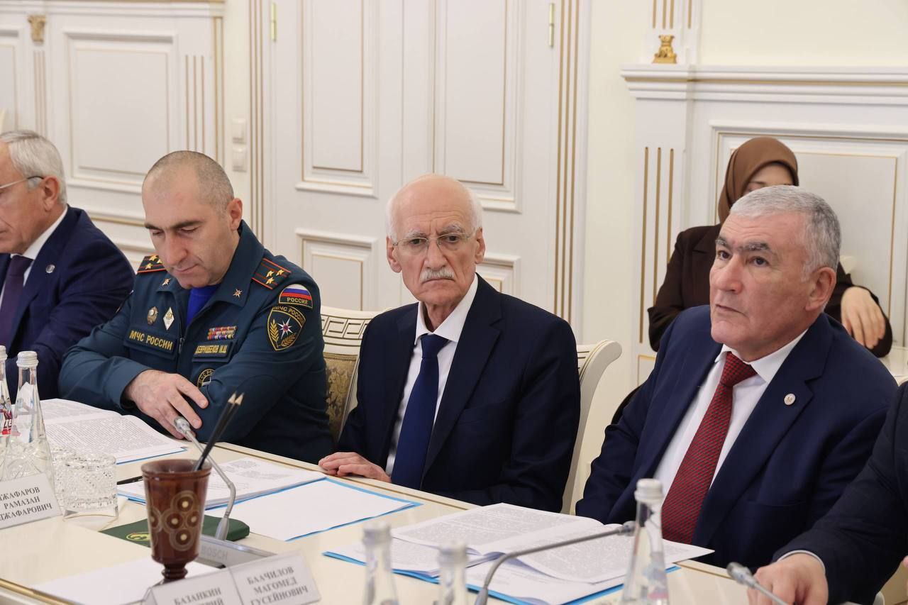 Под председательством Главы РД Сергея Меликова состоялось заседание АТК в РД. В его работе принял участие Заур Аскендеров Под председательством Главы РД Сергея Меликова состоялось заседание АТК в РД. В его работе принял участие Заур Аскендеров