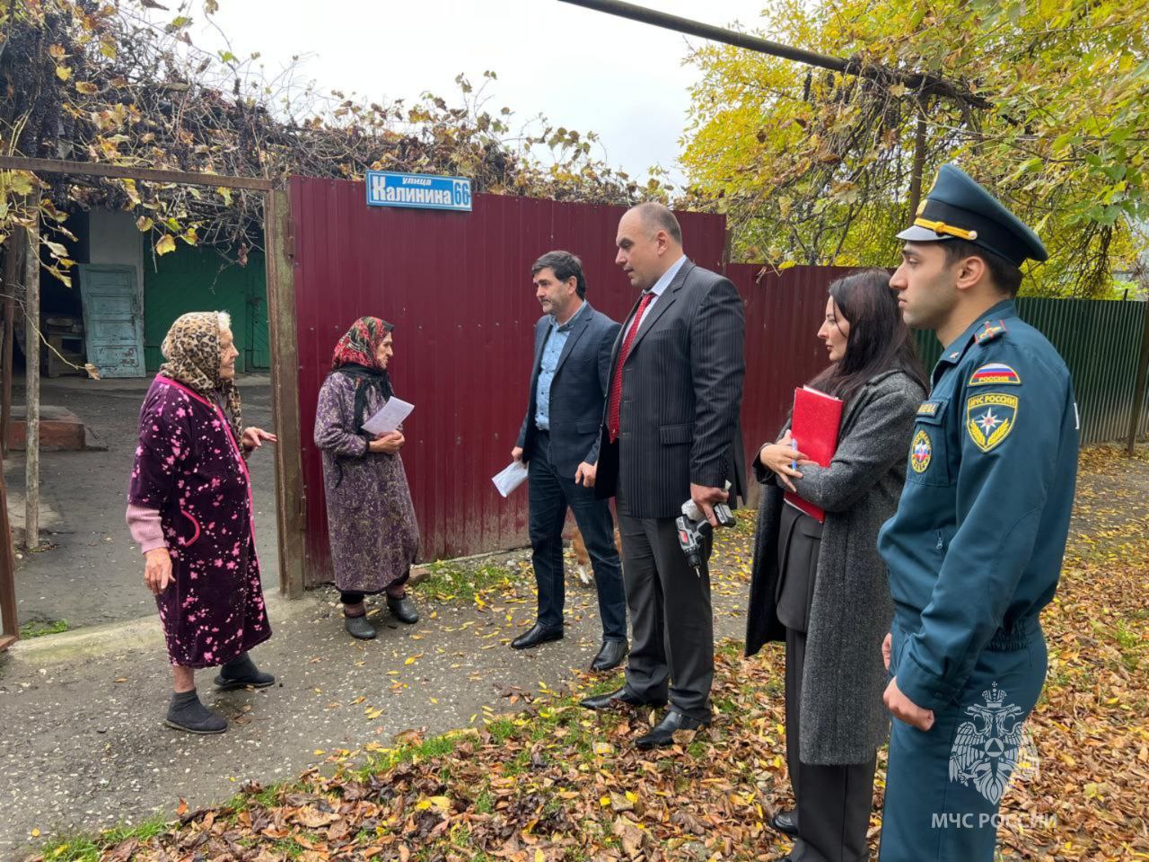 Гражданам, находящимся в трудной жизненной ситуации, устанавливают автономные дымовые пожарные извещатели