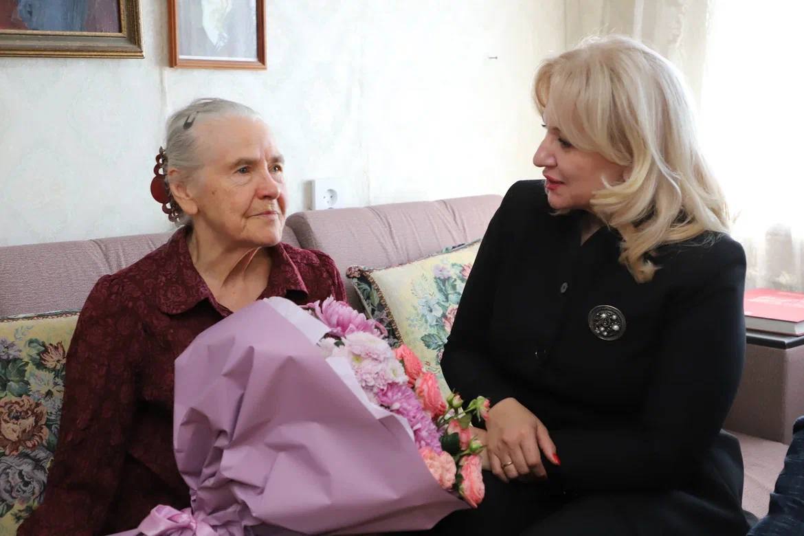 Сегодня свой славный юбилей отмечает народный художник Дагестана, заслуженный деятель искусств ДАССР, член Союза художников РФ, живописец, график и педагог Галина Васильевна Пшеницына Сегодня свой славный юбилей отмечает народный художник Дагестана, заслуженный деятель искусств ДАССР, член Союза художников РФ, живописец, график и педагог Галина Васильевна Пшеницына