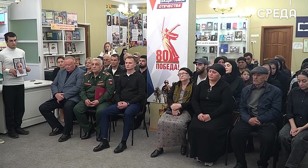 Каспийск скорбит и помнит: семьям героев СВО вручили Ордена Мужества