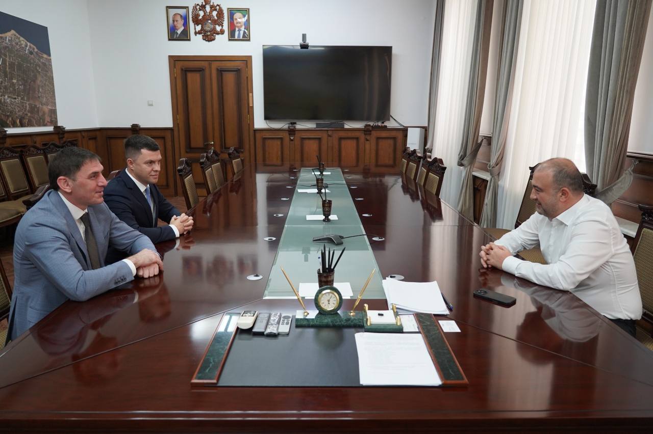 Ханлар Пашабеков: Встретился с управляющим ВТБ по СевероКавказскому федеральному округу, вицепрезидентом Александром Дыренко