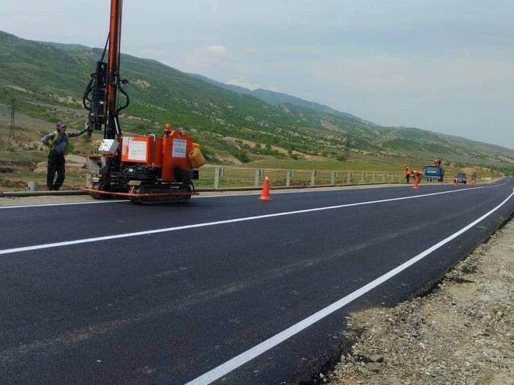 На участке дороги «Буйнакск – Кизилюрт» (22-41 км) идут ремонтные работы по нацпроекту «Инфраструктура для жизни»