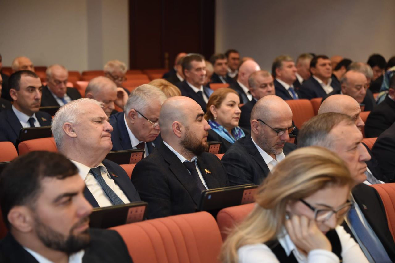 Депутаты также обсудили и приняли в первом чтении проект закона Республики Дагестан «О дополнительных мерах социальной поддержки участников специальной военной операции и членов их семей»